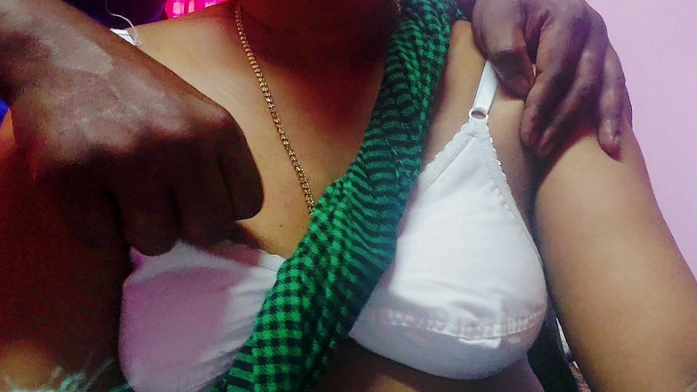 Desi Mohini: Büyük memeli öğretmen desi seks