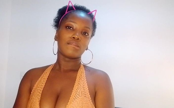 Mastermeat1 Solamente: Black Kitty Shows Her Pussy