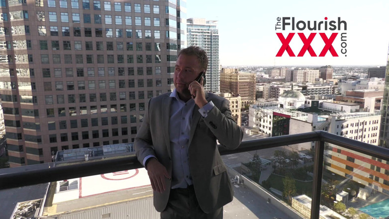 The Flourish XXX: Chad white in balcone e gara di sesso in doccia...