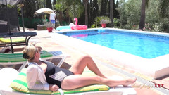 Aunt Judy's XXX: MătușaJudysXXX - mamă sexy țâțoasă Keira îl fute pe băiatul de la piscină