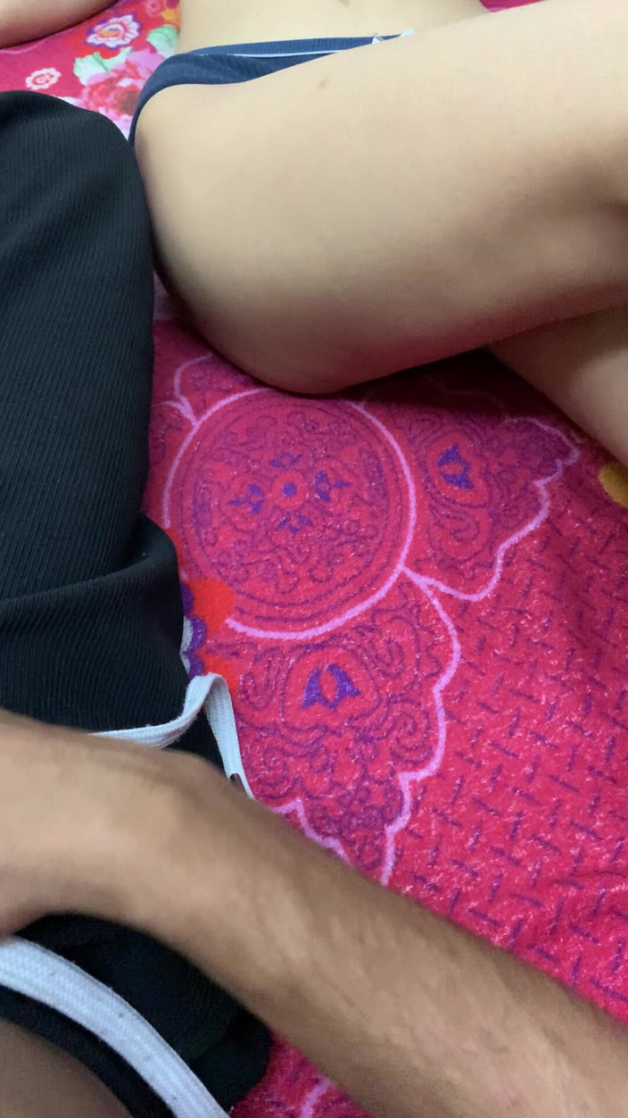 Riya mickey: 깊은 사랑으로 움직이는 그녀의 발이 그를 부드럽게 만져