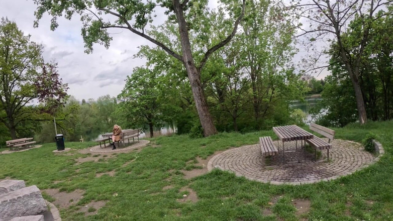 Beverly peach: Zvrhlé dobrodružství u jezera!