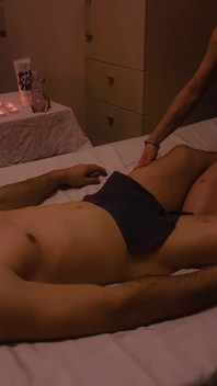 Příliš sexy masér si zaslouží být tvrdě ošukána - Nuru Thajská erotická masáž Unlimitedorgasm