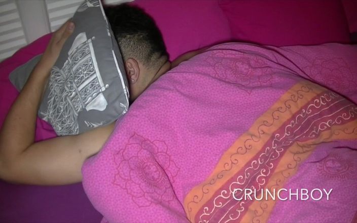 Crunch Boy: 2117 年轻的阿拉伯人因为 chirstiams 而被圣诞老人生性交