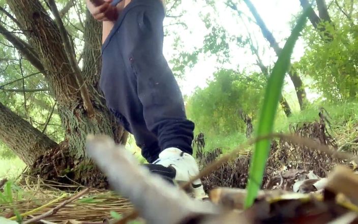 Idmir Sugary: Krok na zużyte prezerwatywy, butelki, liście, gałęzie i szarpnij - Miażdż...