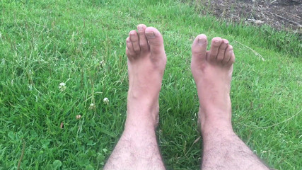 Manlyfoot: Konečně místo, kde se předvádím své nohy čekající na někoho, kdo...