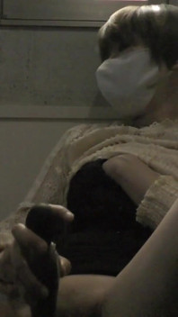 卡拉OK盒子秘密手淫和一对夫妇的性爱视频