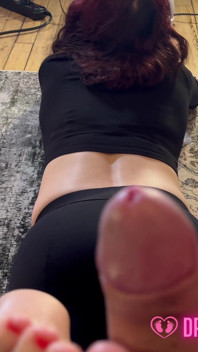 Bella's Przypadkowy Footjob - (dreamgirls w skarpetkach)