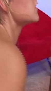 Ele perfura o pau dela na buceta