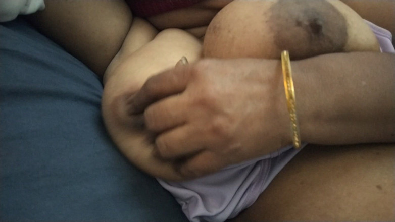 Tamil lesbian: Biggest Boobs Tamil Aunty