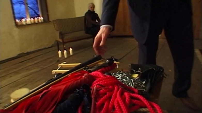 German BDSM MMV: BDSM - 진정한 복종의 목줄, 옷깃, 패들, 눈물