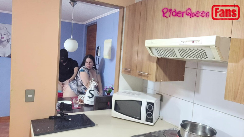Riderqueen: Vidéos pour fans : un jeune homme masqué me baise dans...