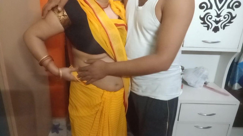 Manjushukla: Une bhabhi indienne mignonne a une romance