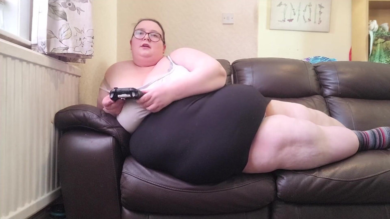 SSBBWLadyBrads: Sofa bergelut
