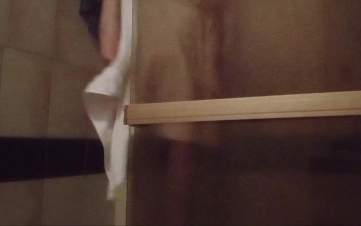 Esteban Williams: Takin' a Warm Shower 4u