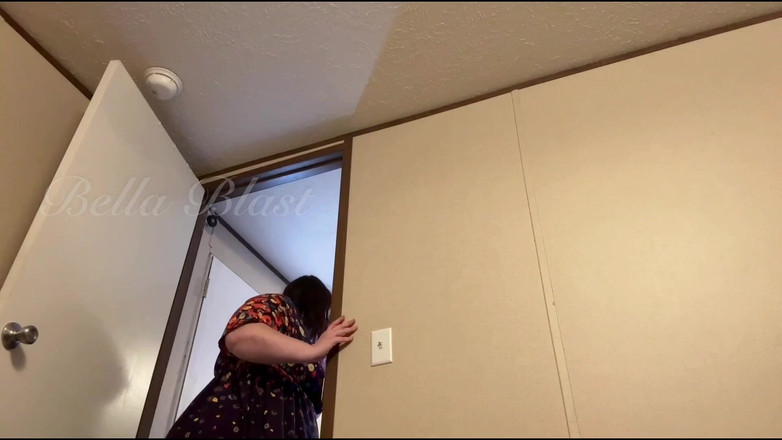 BellaBlast: 親密な悪臭があなたの心と鼻におならを誘う - ベラ・ブラスト