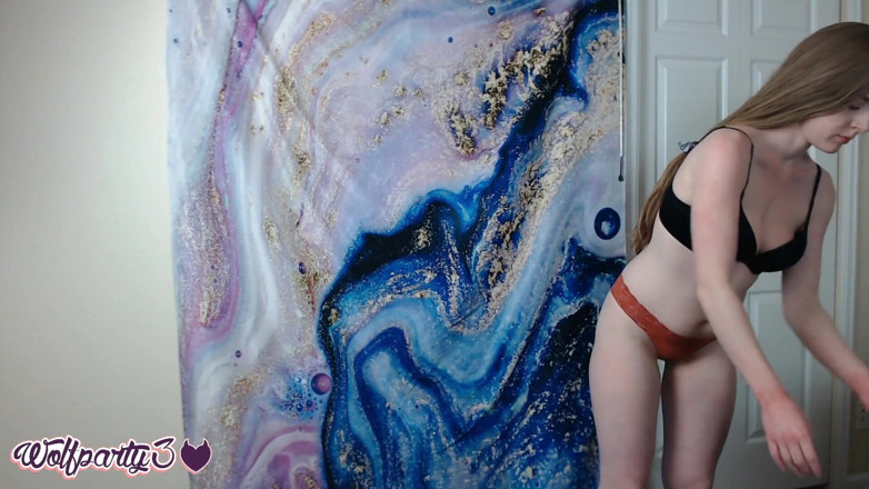 Dahlia Wolf: Trying on leggings