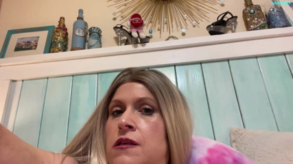 TabithaXXX: Giantess stepmom - shrinks slacker stepson 2 worship her body