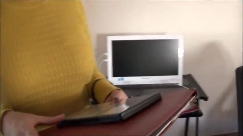 Red Heaven Media: Elle ne peut s’empêcher de regarder du porno !