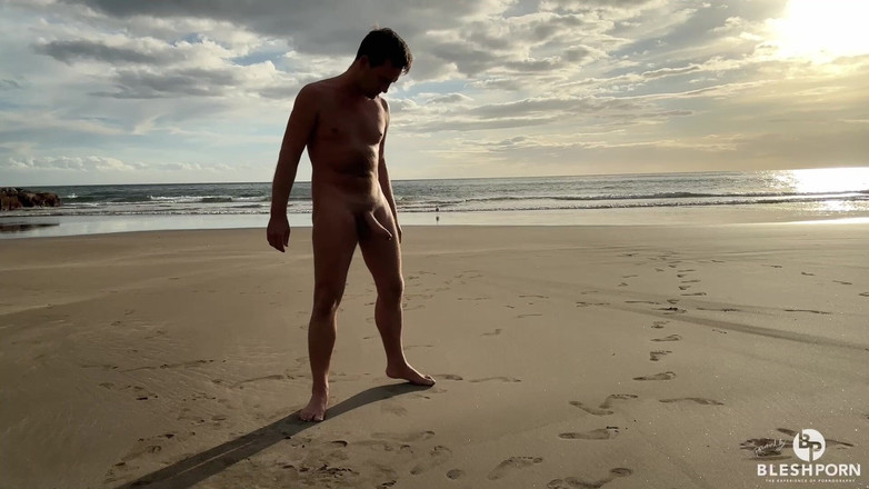 bleshporn: Tim Blesh wytrysk na zewnątrz na plaży