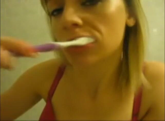 Femdom Austria: Pasta de dinți scuipă a Anastasiei