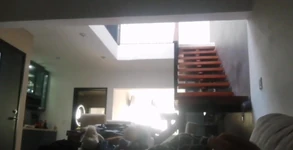 Lyssnar på mina gäster knull ... ... Jag kunde inte hjälpa mig själv ...  Tror ni att de ville att jag skulle höra?