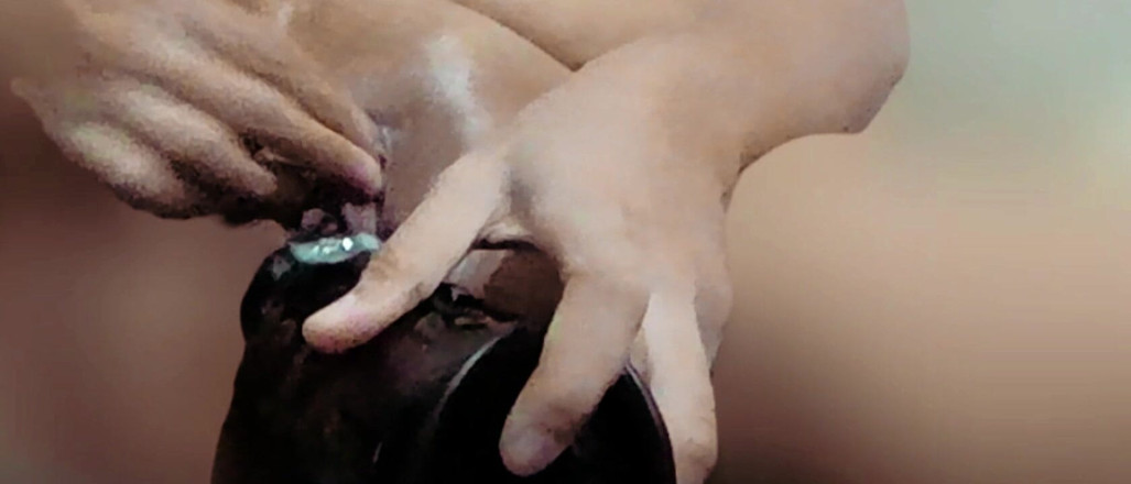 Ny3tah: Figa cremosa con un enorme dildo nero