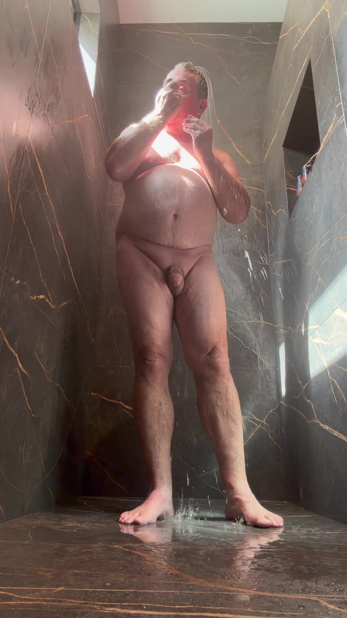 GottaLuvBB: Nahrávání lásky ve sprše