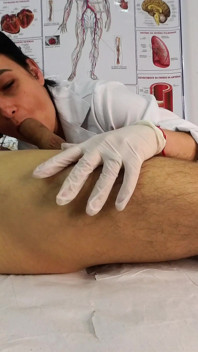 Oups... Ma Bite S’est Levée Devant L’infirmière