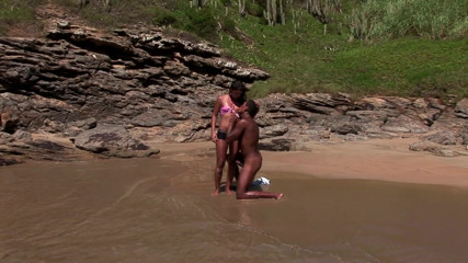 CBD Media Interracial: Si Brazil muda seksi panas dikongkek keras oleh zakar hitam...