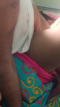 Hombre soltero follando esposa amigo en la casa del vecino appartment cuando un amigo no está allí en casa