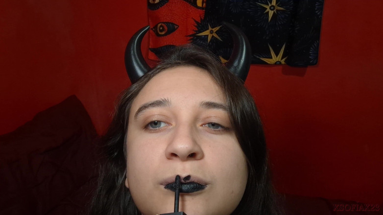 Sofia Nightshade: Schwarzer lippenstift make-up