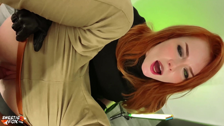 Sweetie Fox: Kim Possible berijdt pik en kreunt luid - diep in keel...