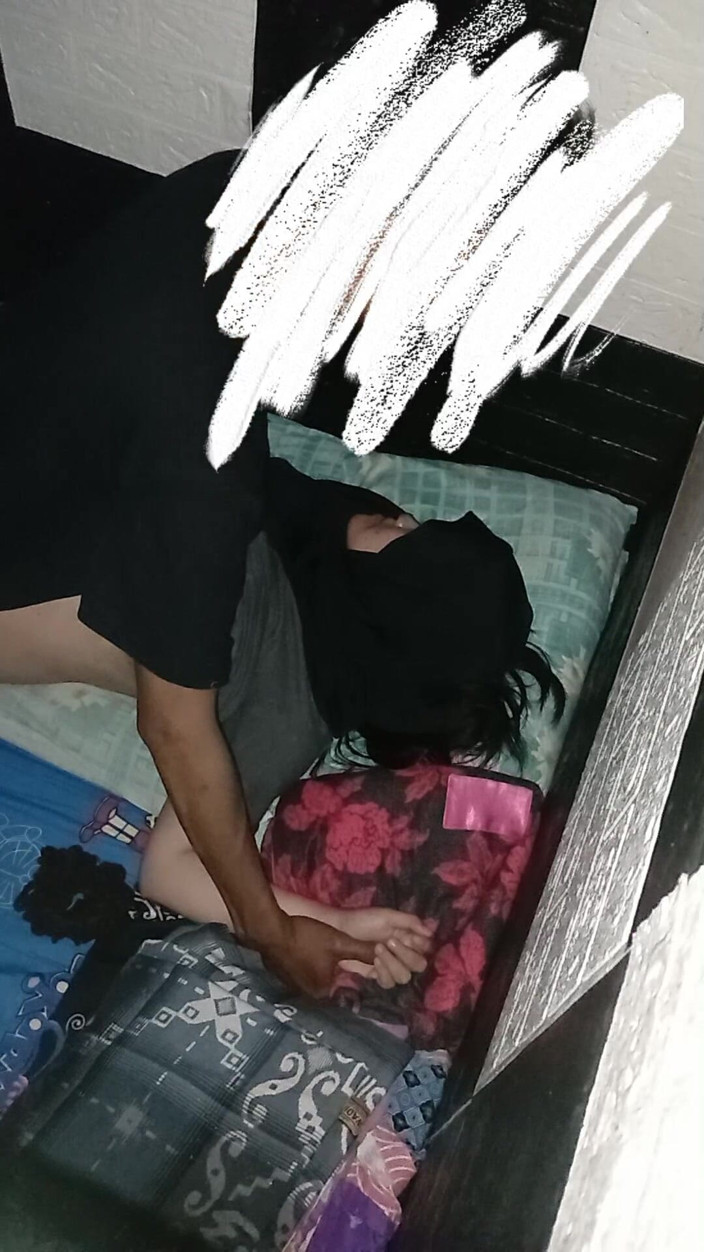 Famly sex: meri eshiyaee mahila ki meri sankri choot aur gori tvacha...