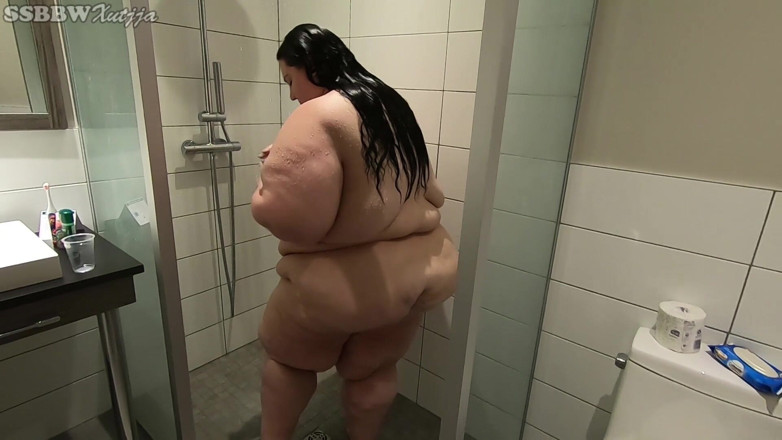 Xutjja: Super-super Obese Fatty Showers