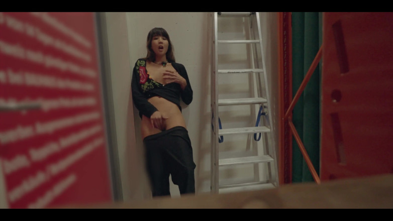 DaringKiara: 나는 새로운 공공 누드 도전에 착수하고 있어