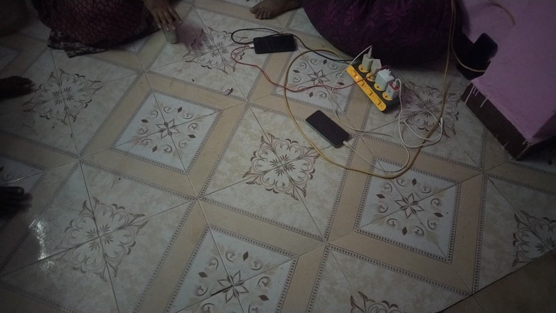 Tamil lesbian: 泰米尔德西在家里说话