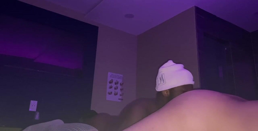 Candy Licker: Une fan pulpeuse se fait enculer