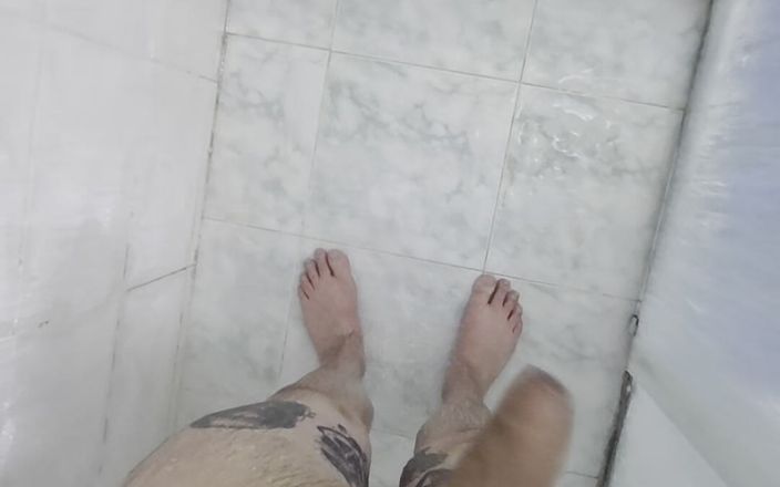Lkdick8: Een erg hete douche
