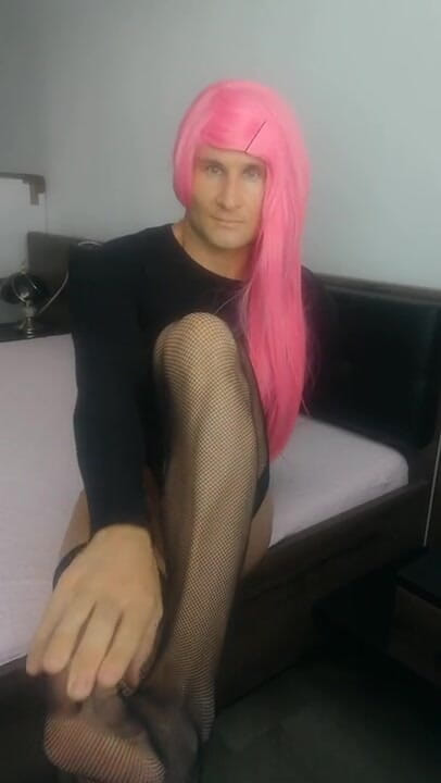 Transgender Mia Mikaela: Міа Мікаела мастурбує в чорних панчохах
