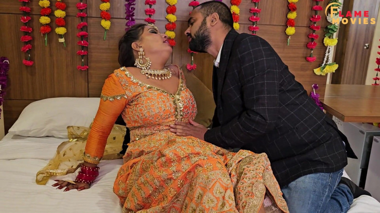 DesiHeat Studio: Memek razia si tante seksi india ini dientot habis-habisan sama...