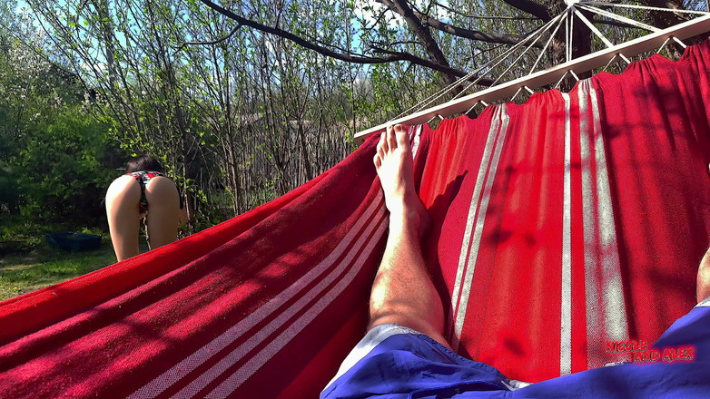 NicoleAndAlex: Můj nevlastní bratr mě špehuje a honí mi na zadek