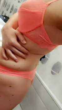 En Tenue Tres Sexy
