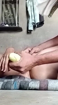 Seks gospodyni Desi z palcem