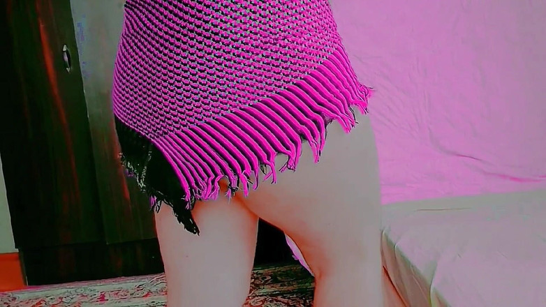 Kitty_Cross: 顽皮的变性人美女躲在透明蕾丝窗帘后面