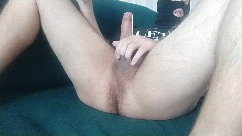 Hot guy solo: Gej z college'u masturbuje się swoim białym nieoszlifowanym kutasem z...