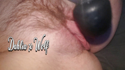 Dahlia Wolf: Chlupatá kundička má orgasmus