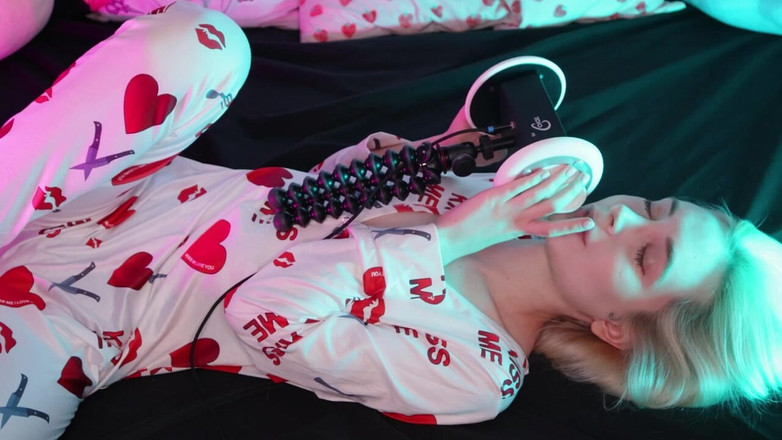 Loly Nebel Studio: Asmr zvuky do úst a šeptandy