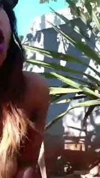 Ebony Venkovní striptýz a stříká masturbace