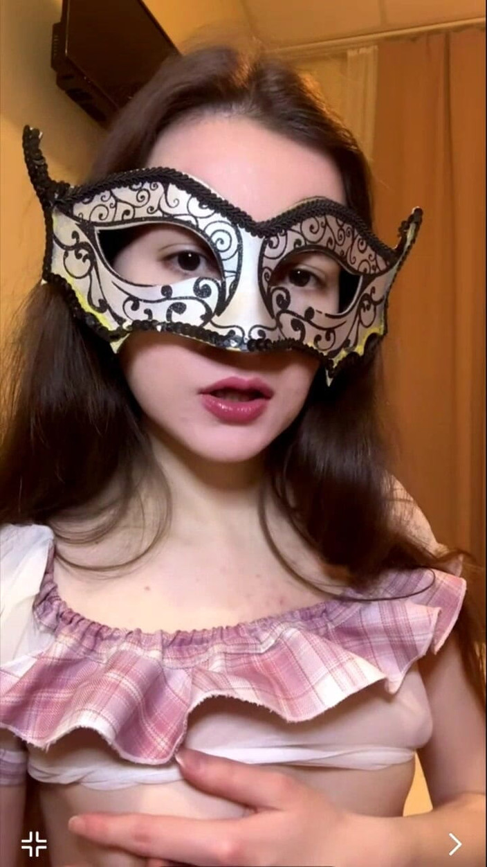 JuliaVeil: Lecca il mio piccolo! E ti succhio il cazzo! Dirty...